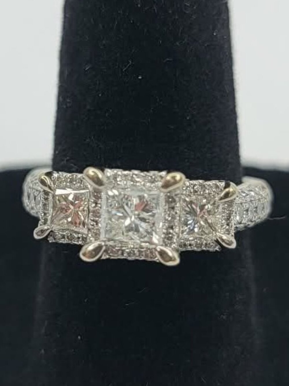 Stunning Ladies 1.50ct Diamond Cluster 14k White Gold Wedding / Engagement Ring